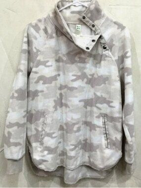 Green Tea Womens Size M Camo Fleece Top Pullover Sweatshirt Pockets Cream Khaki